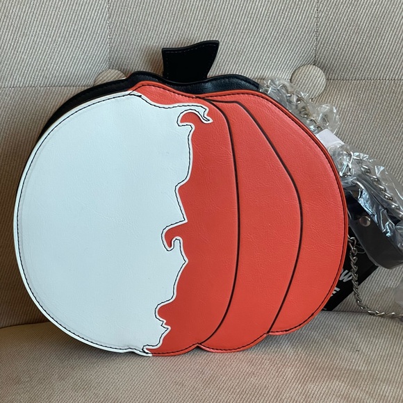 NEW Nightmare Before Christmas Jack Pumpkin Split Glow-In-The-Dark Crossbody Bag - Picture 7 of 10